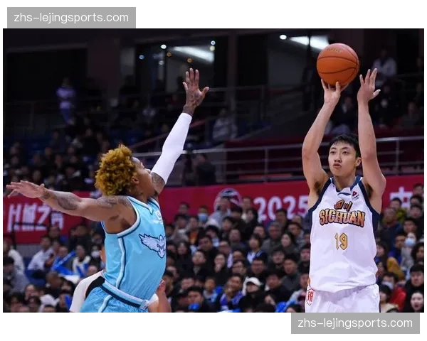 青岛崂山啤酒17胜12负暂居第八 防守效率联盟前列