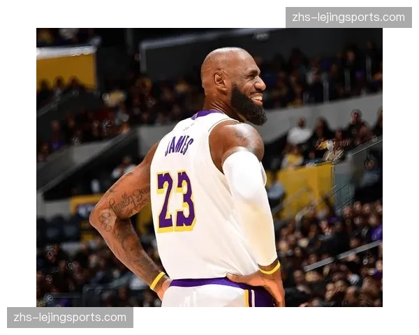詹姆斯41岁高龄出战37分钟，湖人核心球员体能分配与关键时刻表现
